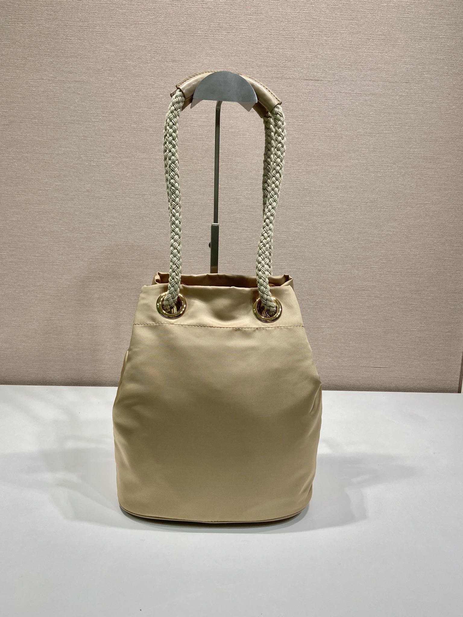 BUCKET BAG 28 IN BEIGE RE-NYLON GOLD LOGO mysite