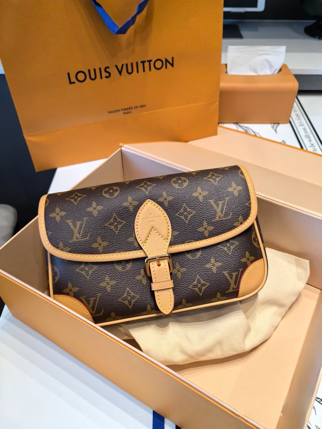 Vintage-Inspired Box Hand bag-1-2 mysite