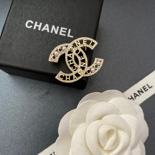 Sparkling Diamond and Pearl Elegant Brooch mysite