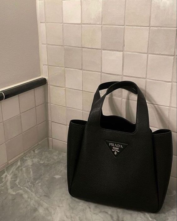 Prada Black Handbag mysite