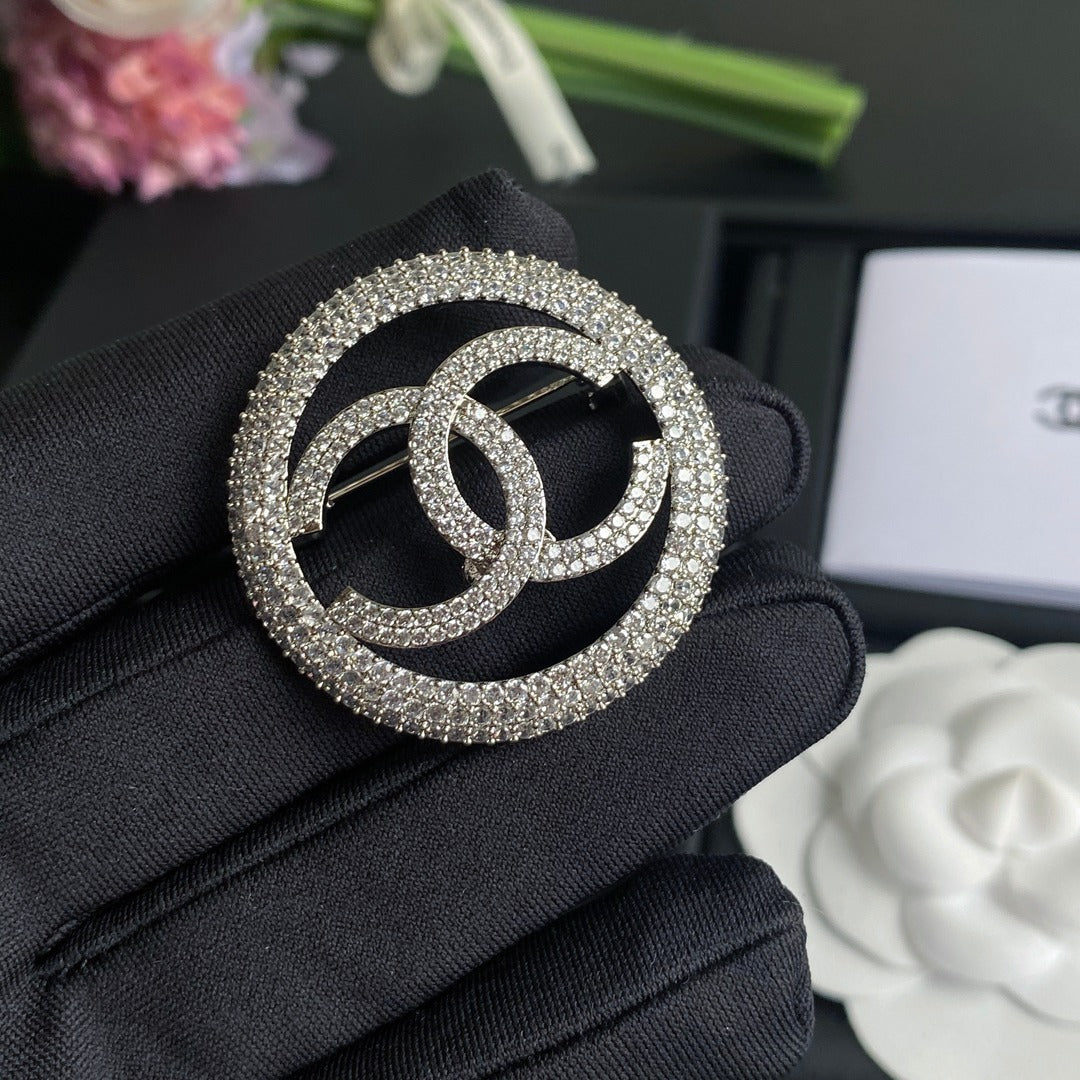 Sparkling Diamond Circle Brooch mysite