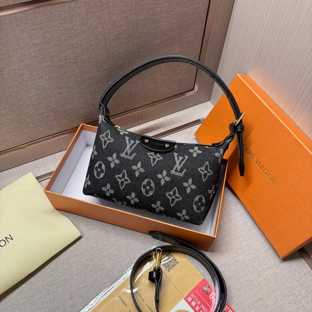 Timeless Luxury: Leather Hand Bag for the Modern Sophisticate mysite