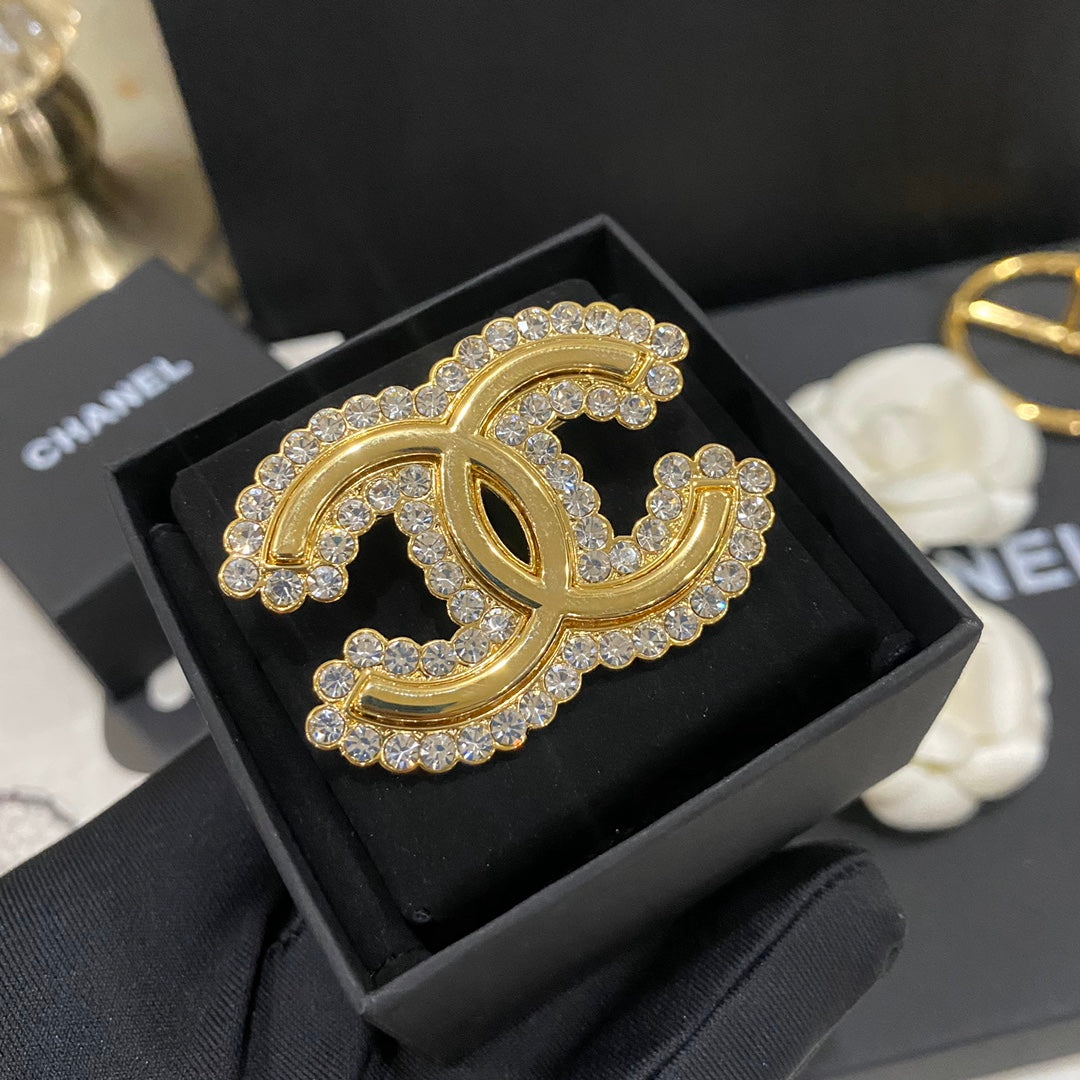 Premium Diamond Edge Gold Brooch mysite