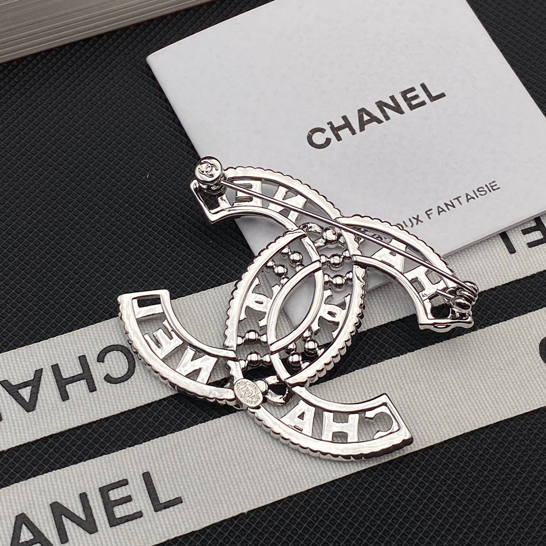 Cutout Shiny Brooch mysite
