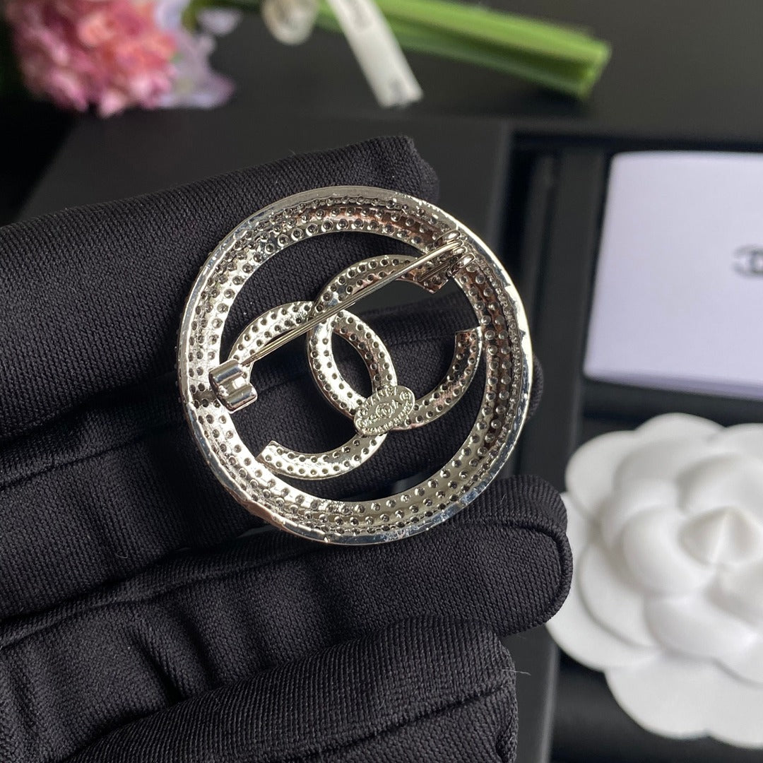 Sparkling Diamond Circle Brooch mysite