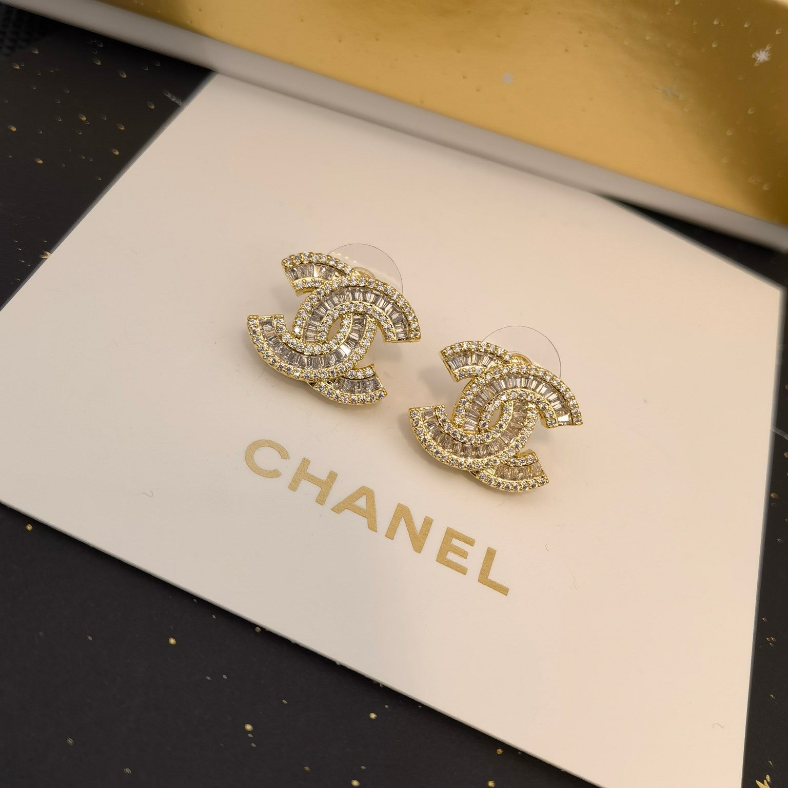 Elegant and classic women's logo earrings mysite