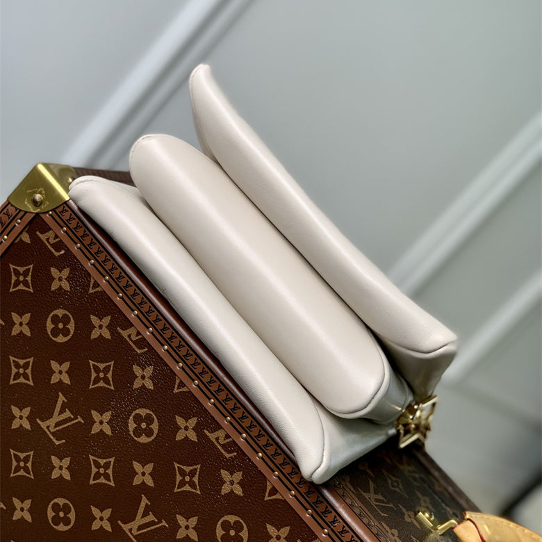 Louis Vuitton Coussin MM Bag Black mysite
