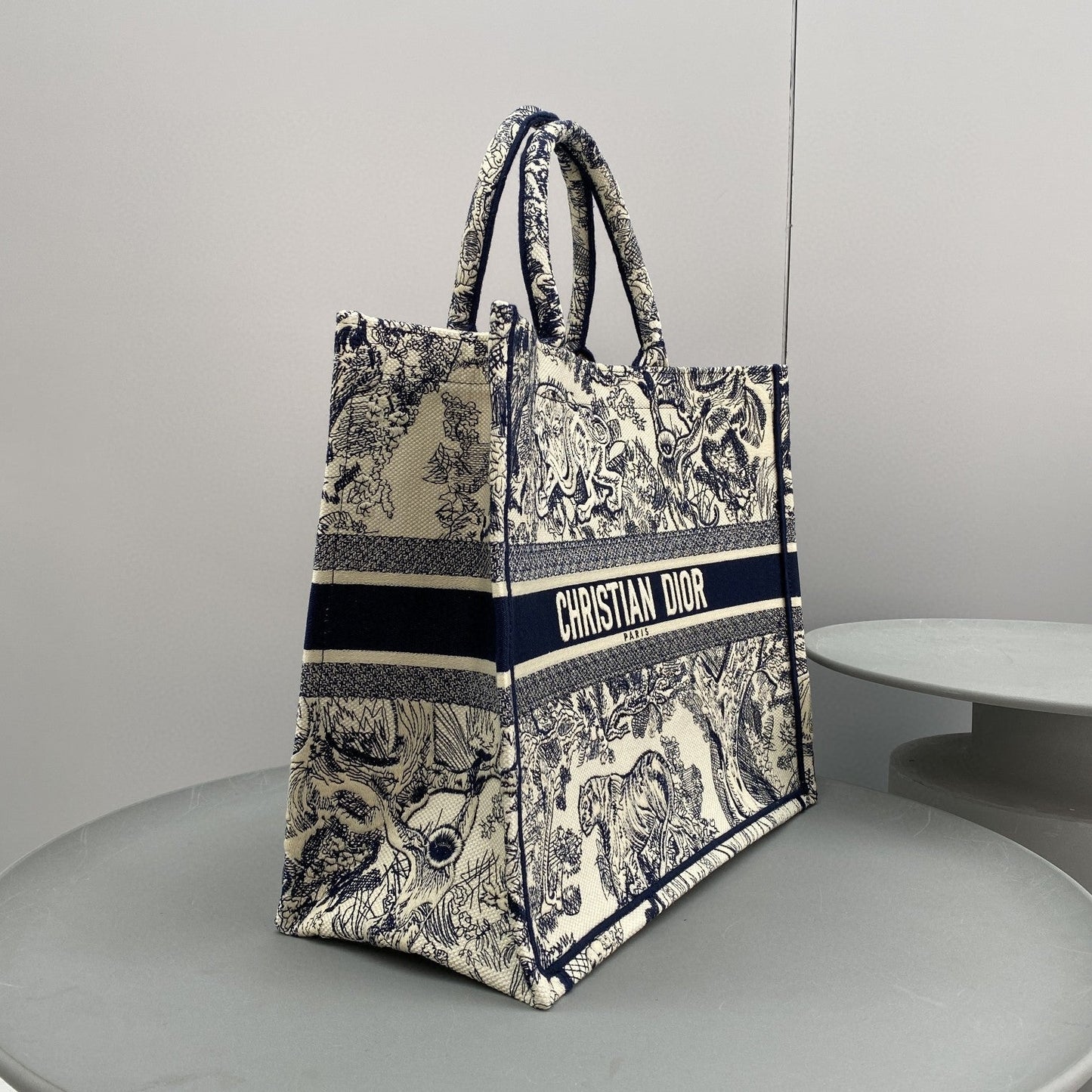 Dior Book Tote Large Blue Toile de Jouy Embroider - 42 x 35 x 18.5 cm mysite