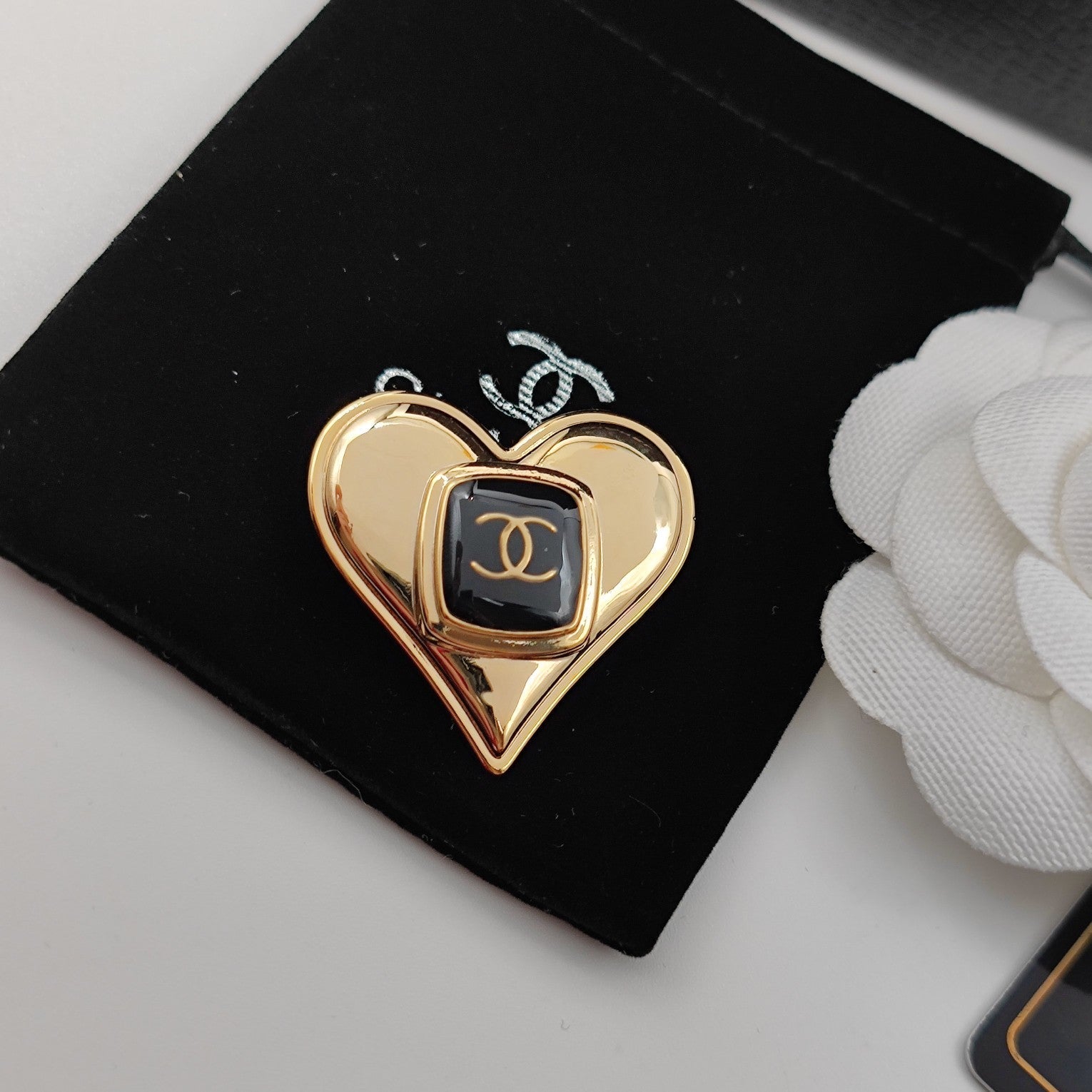 Temperament Heart-shaped Brooch mysite