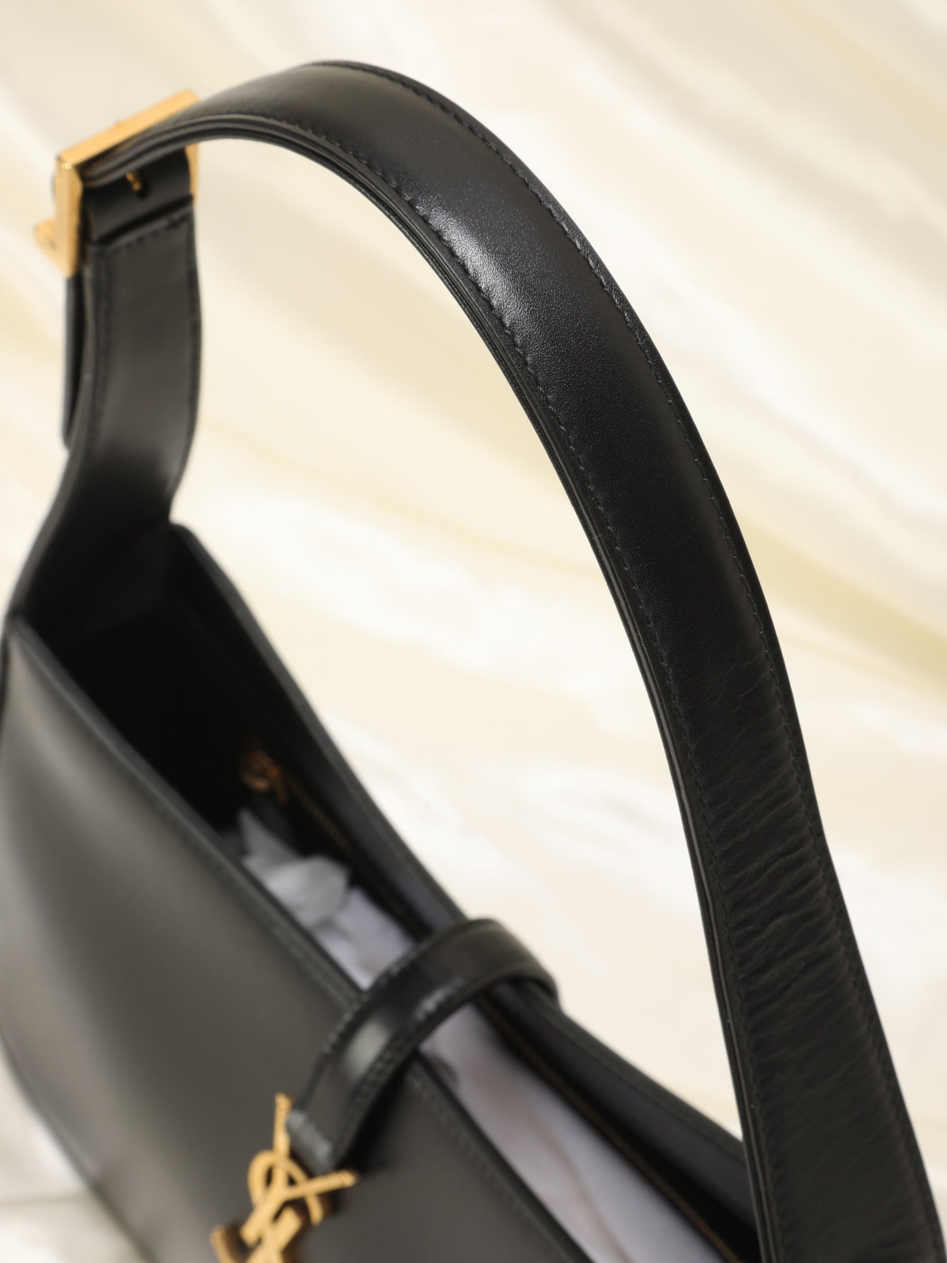Saint Laurent Le 5 ¨¤ 7 Hobo Bag In Patent Leather - Black - Women mysite