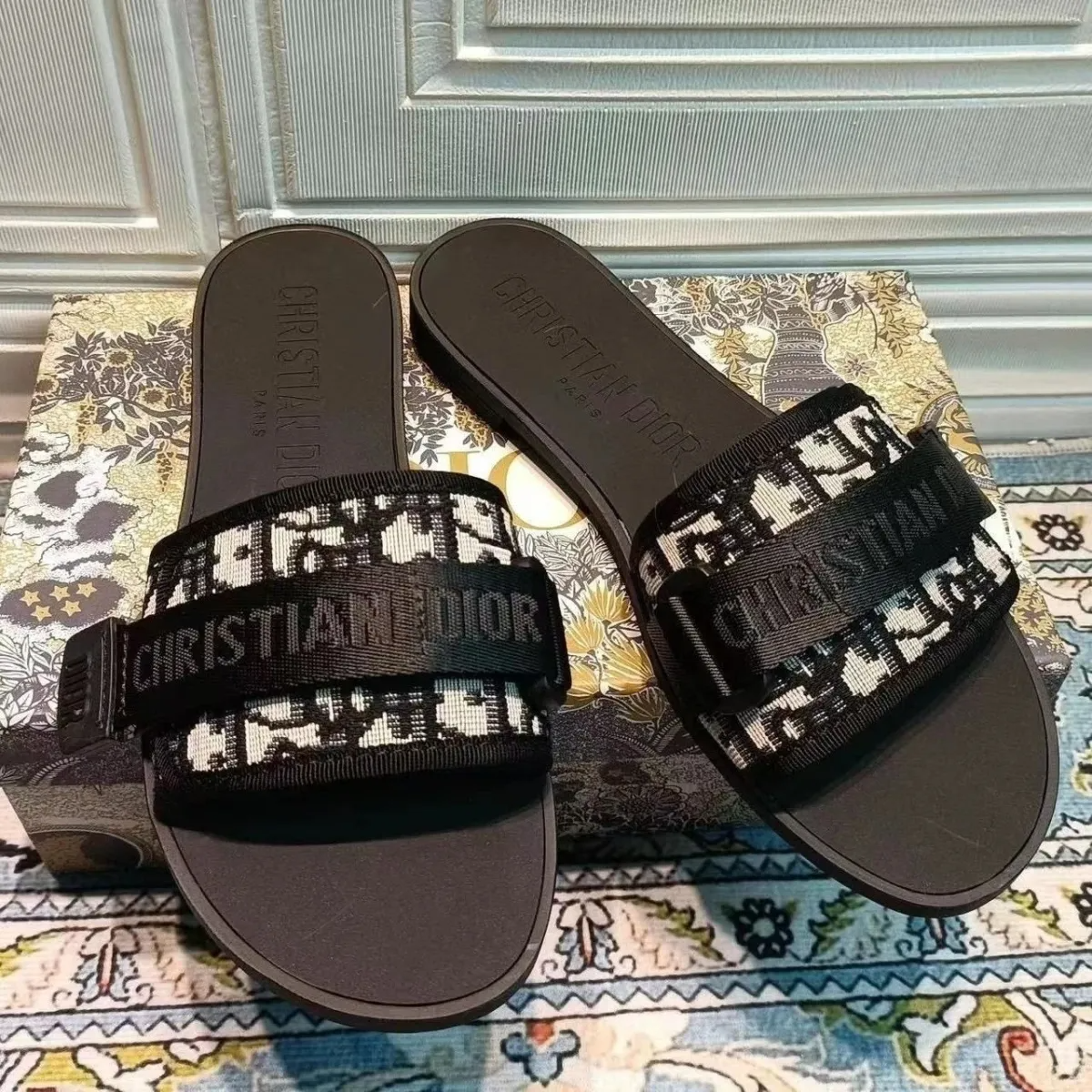 Velcro Embossed Flat Slippers mysite