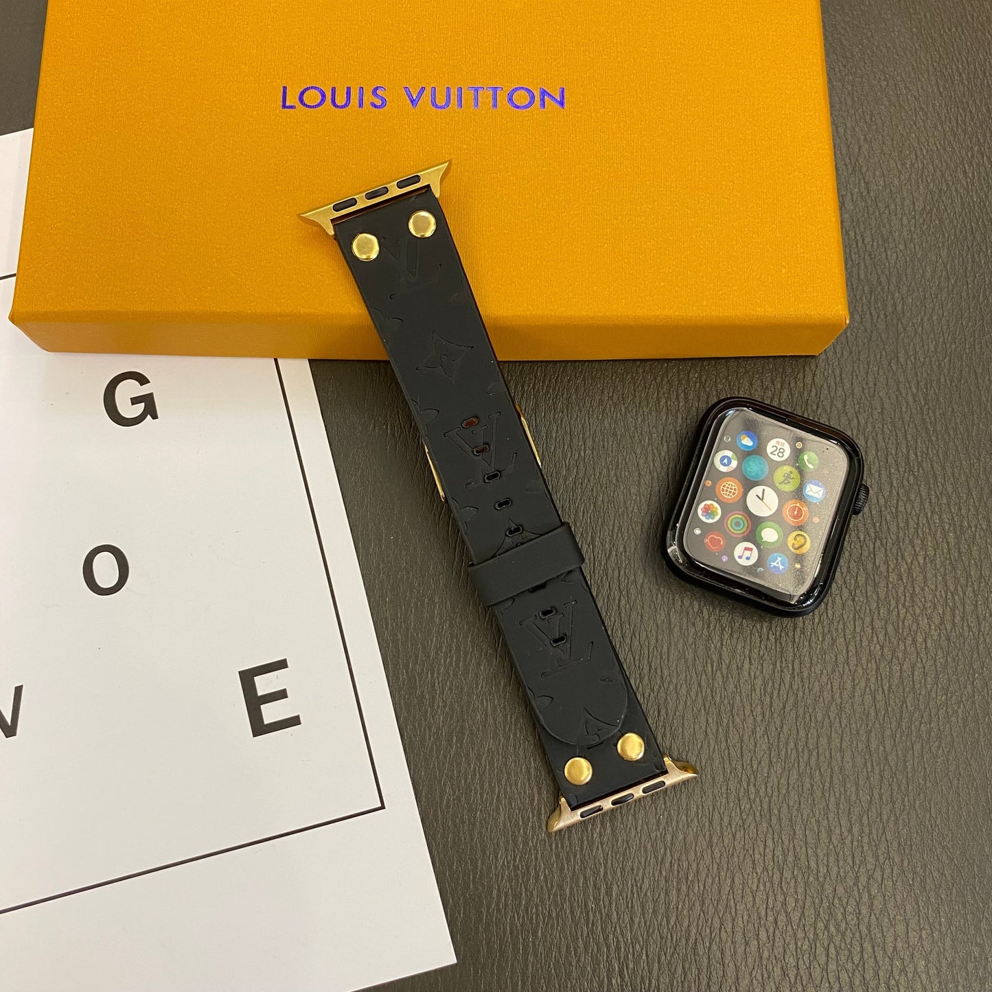 Bracelet de rechange Apple avec décoration en rivets et monogramme en relief WATCH BANDS mysite