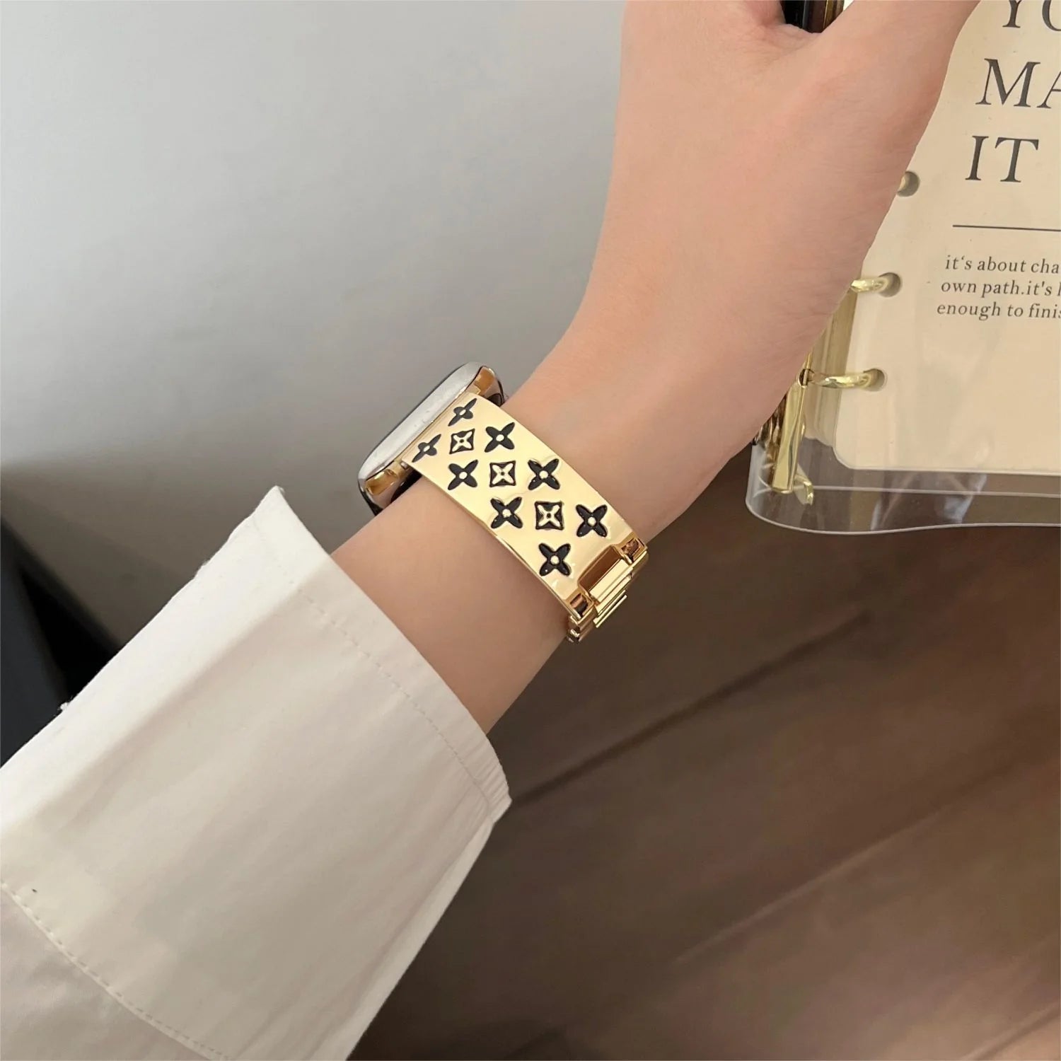 EMBOSSED METAL APPLE WATCH STRAPs-1 mysite