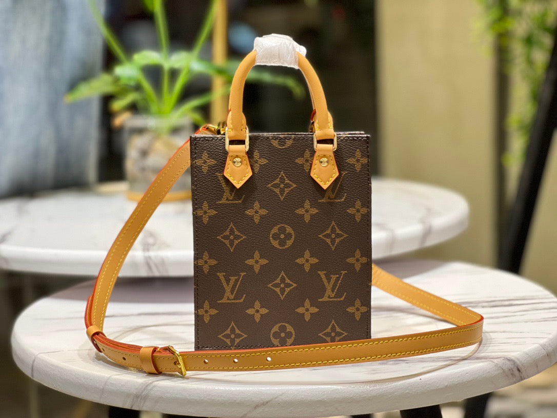 Elegant Leather Tote Handbag mysite