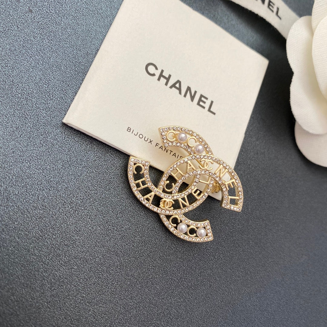 Sparkling Diamond and Pearl Elegant Brooch mysite