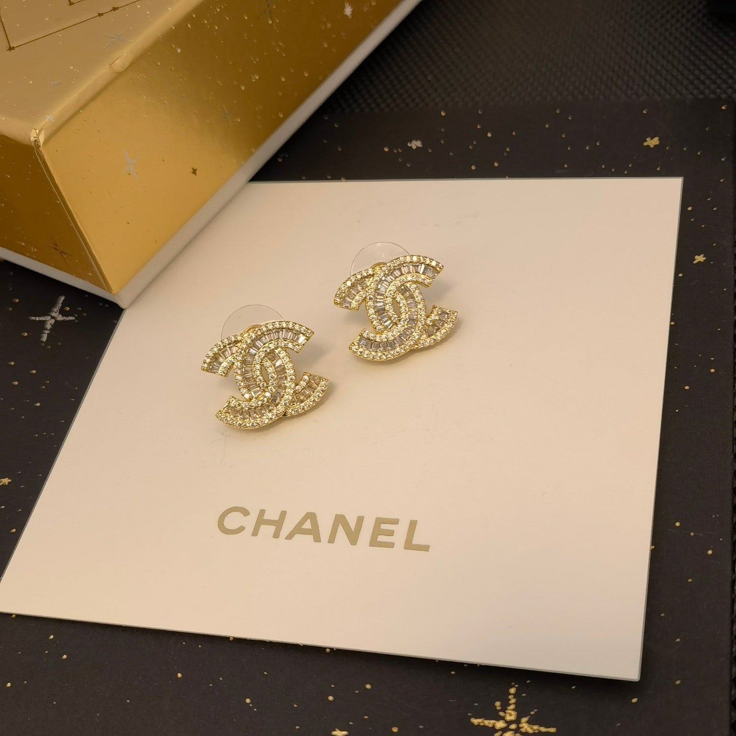 Elegant and classic women's logo earrings mysite