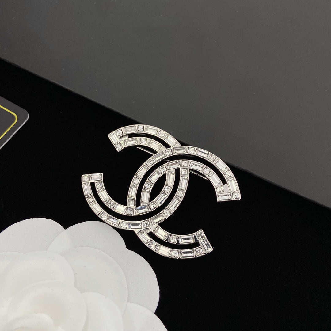 Sparkling Crystal Diamond Brooch mysite