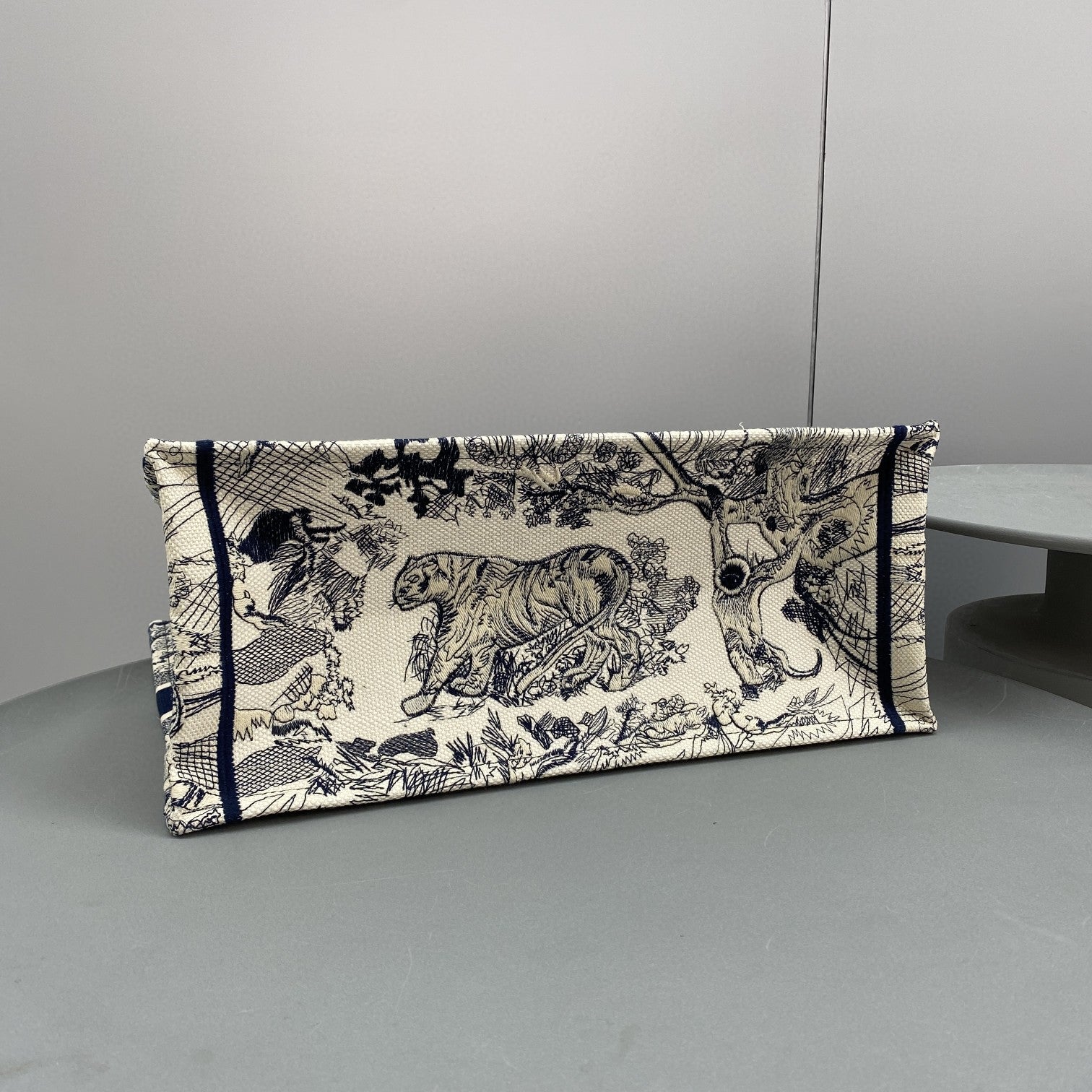 Dior Book Tote Large Blue Toile de Jouy Embroider - 42 x 35 x 18.5 cm mysite