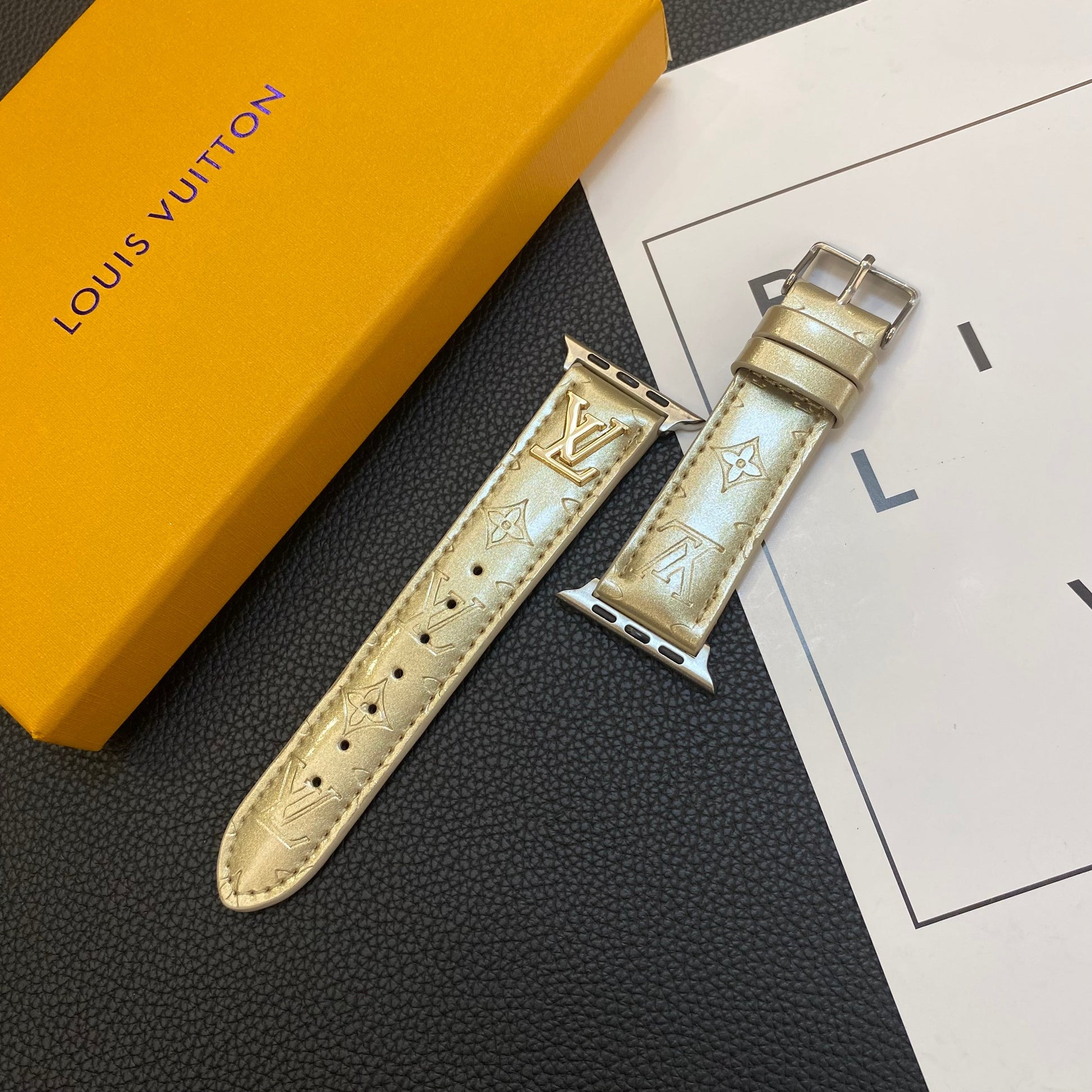 GLOSSY LEATHER APPLE WATCH STRAP LUXURY METAL LOGO mysite