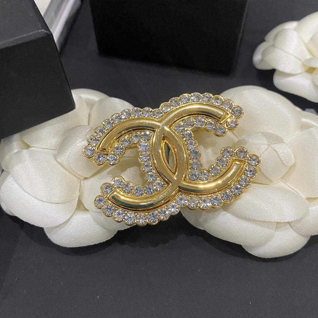 Premium Diamond Edge Gold Brooch mysite