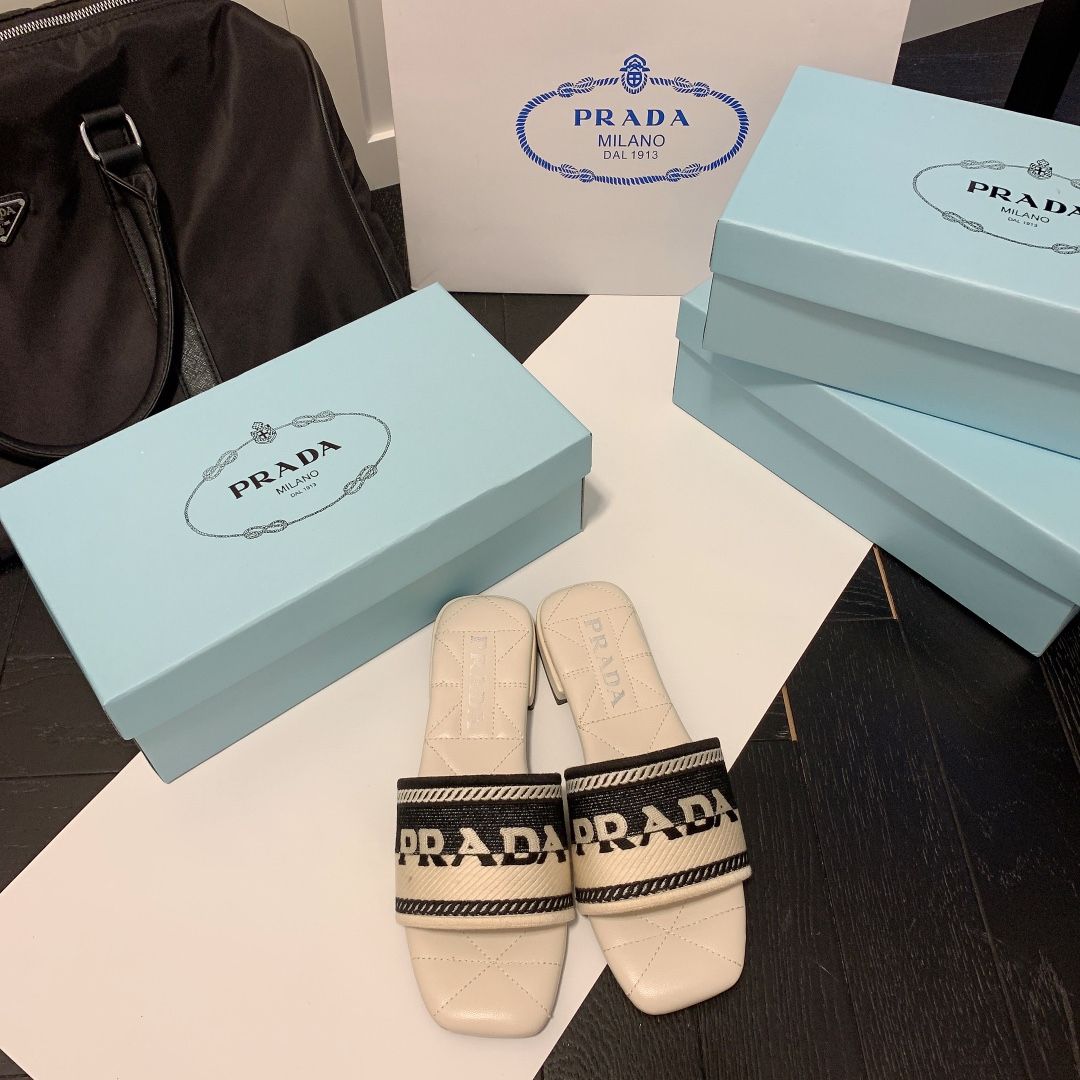 Monogram Embroidered Flat Slippers mysite