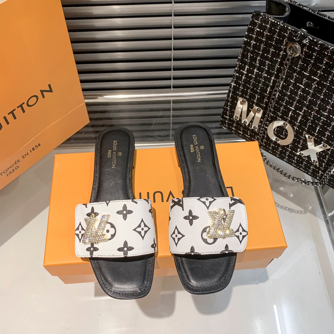 New Embossed Diamond Velcro Flat Slippers mysite