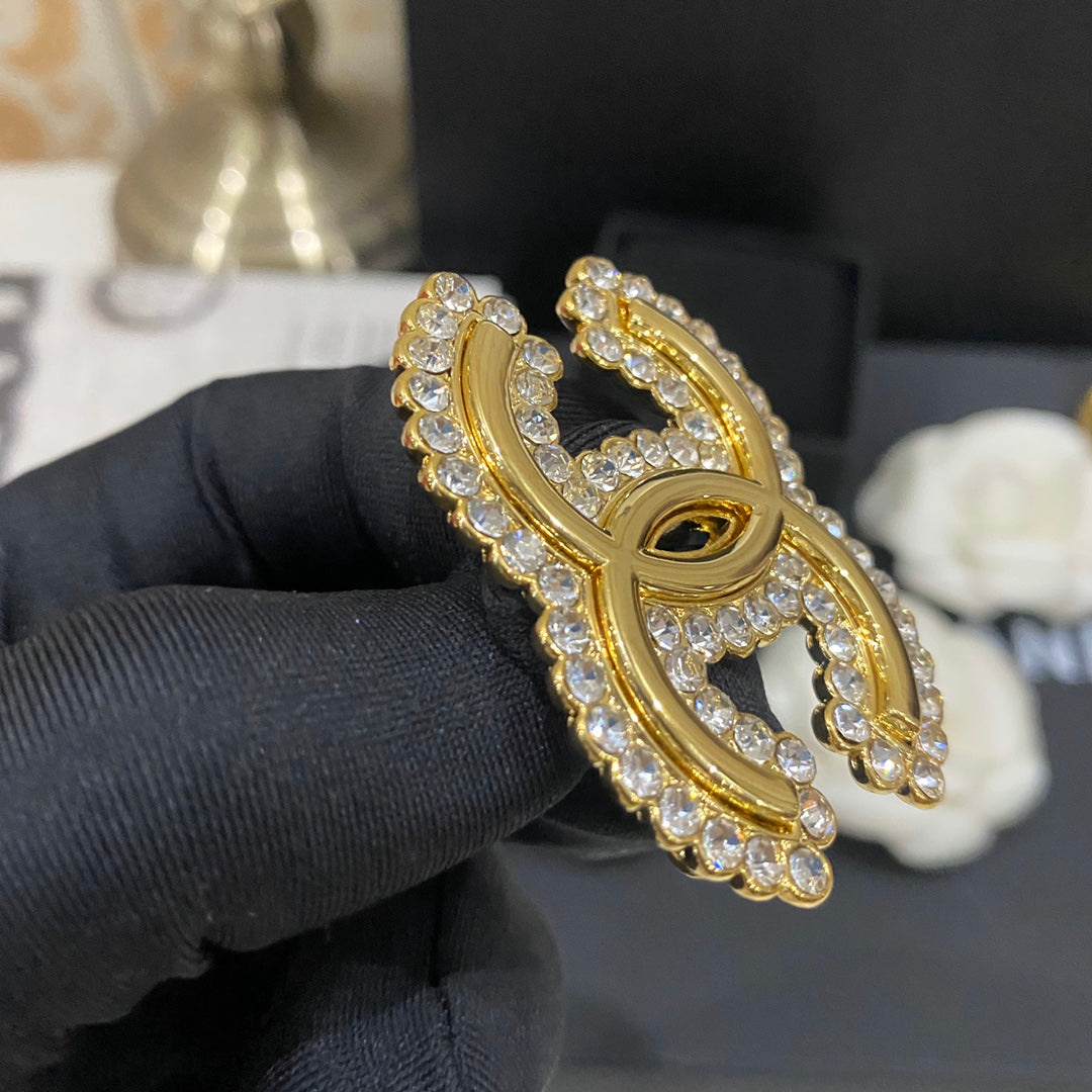 Premium Diamond Edge Gold Brooch mysite