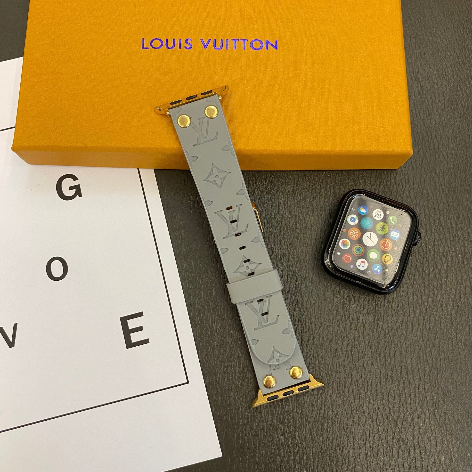 Bracelet de rechange Apple avec décoration en rivets et monogramme en relief WATCH BANDS mysite