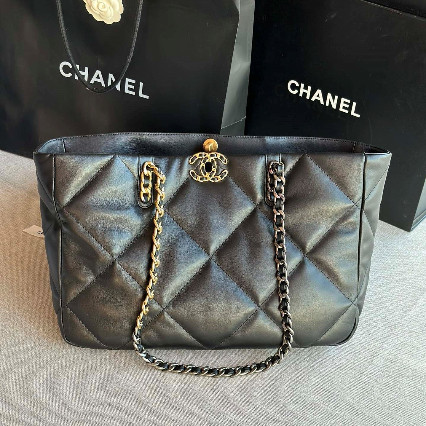 Chanel 19 Shopping Bag 41 Black Lambskin 24 x 41 x 10 cm mysite