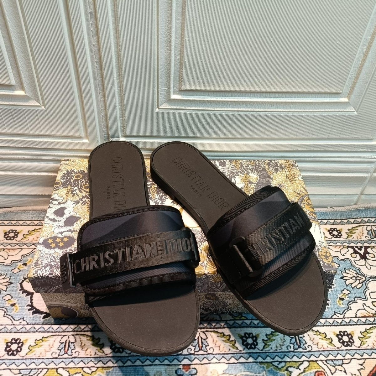 Velcro Embossed Flat Slippers mysite