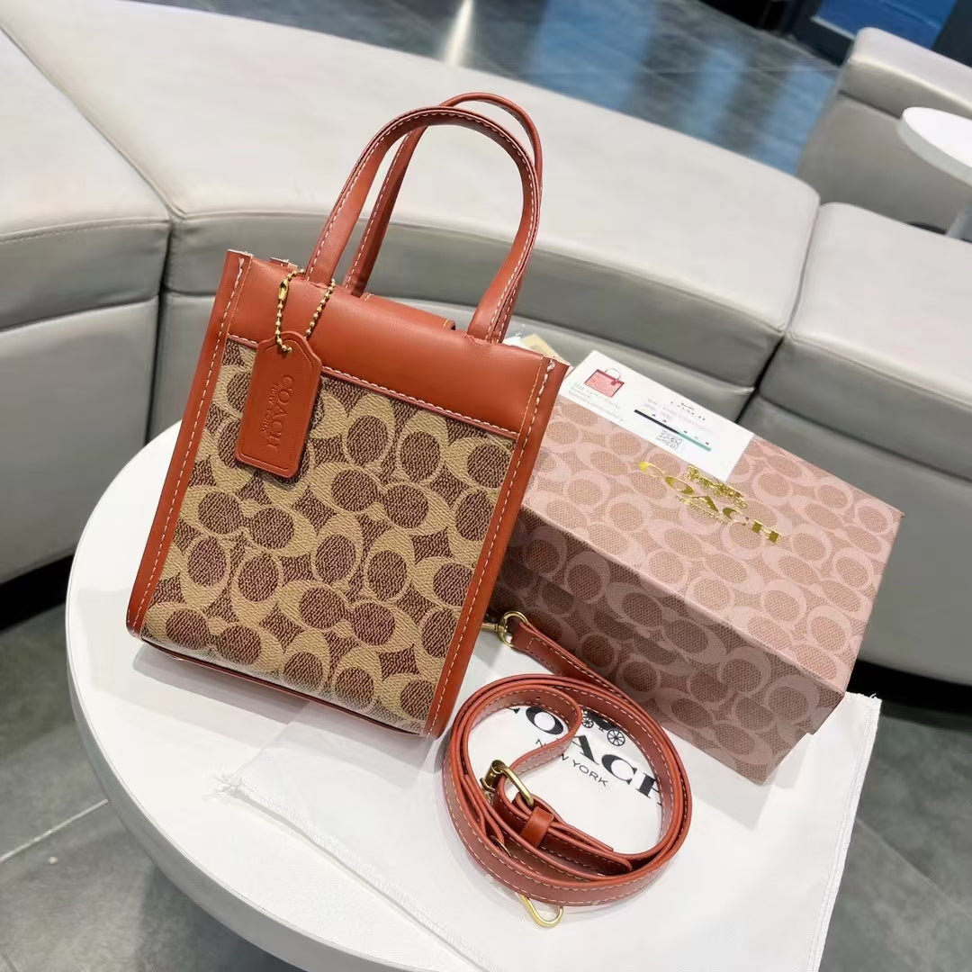 Elegant Leather Hand Bag: A Touch of Light Luxury mysite