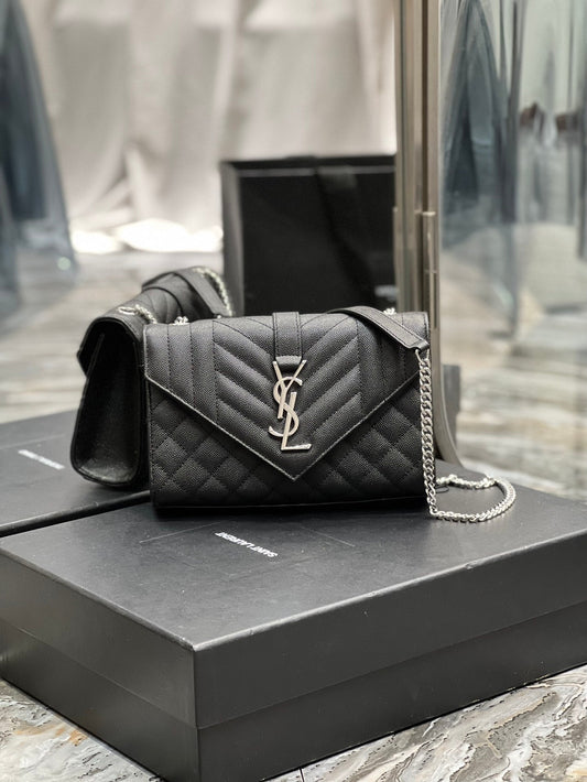 Ysl Envelope Bag 21cm 526286 02 mysite