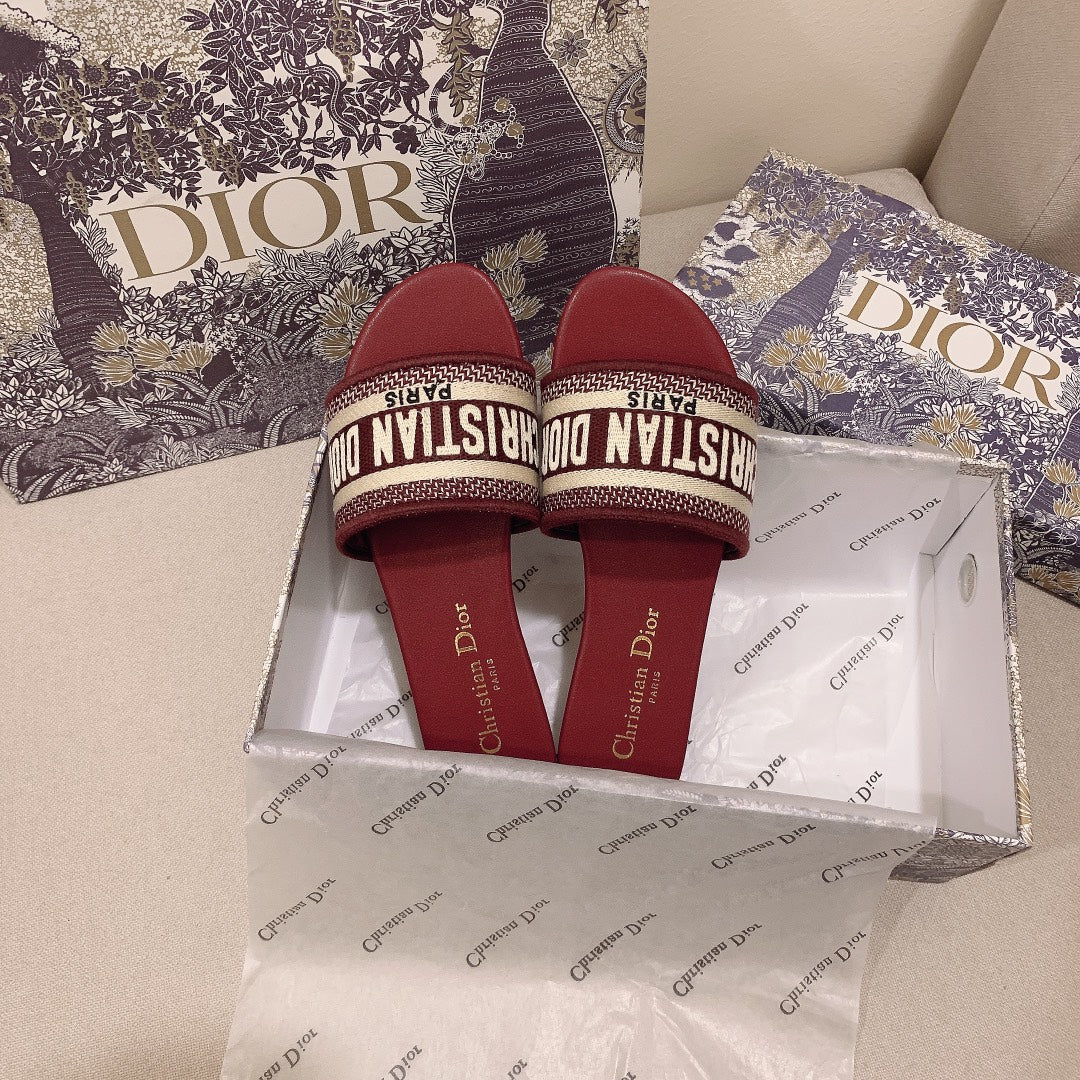 Classic Women's Solid Color Embroidery Slippers mysite