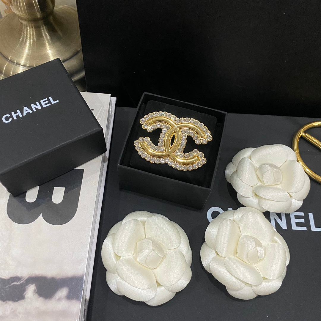 Premium Diamond Edge Gold Brooch mysite