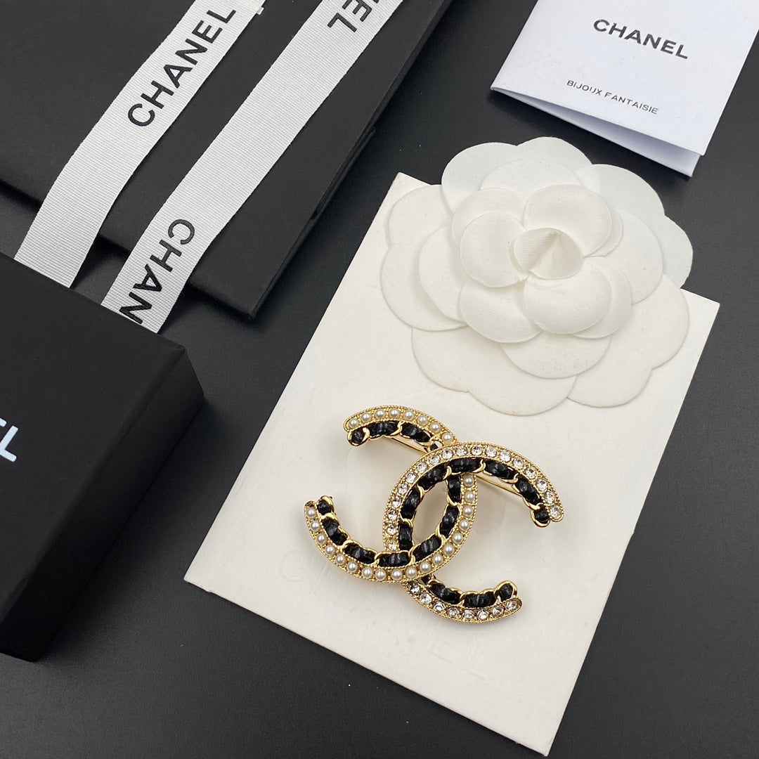 Diamond Pearl Black Gold Brooch mysite