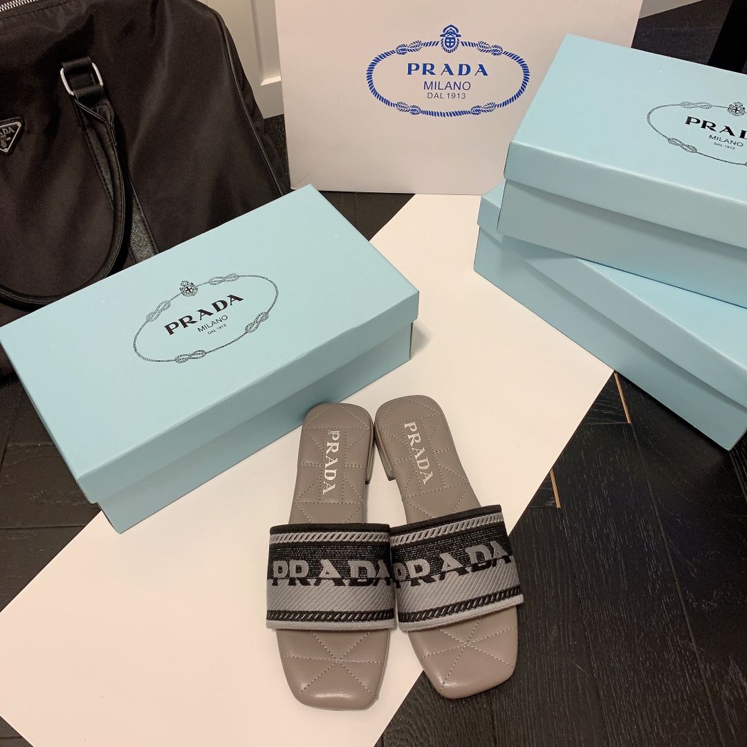 Monogram Embroidered Flat Slippers mysite