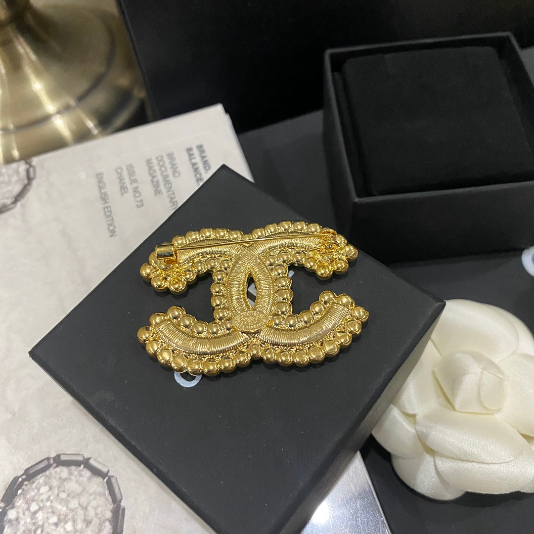 Premium Diamond Edge Gold Brooch mysite