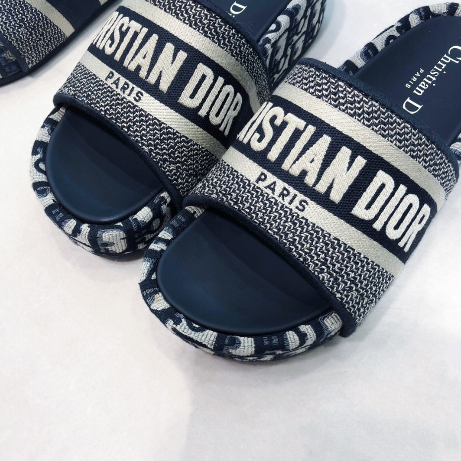 Classic Embroidered Platform Slippers mysite