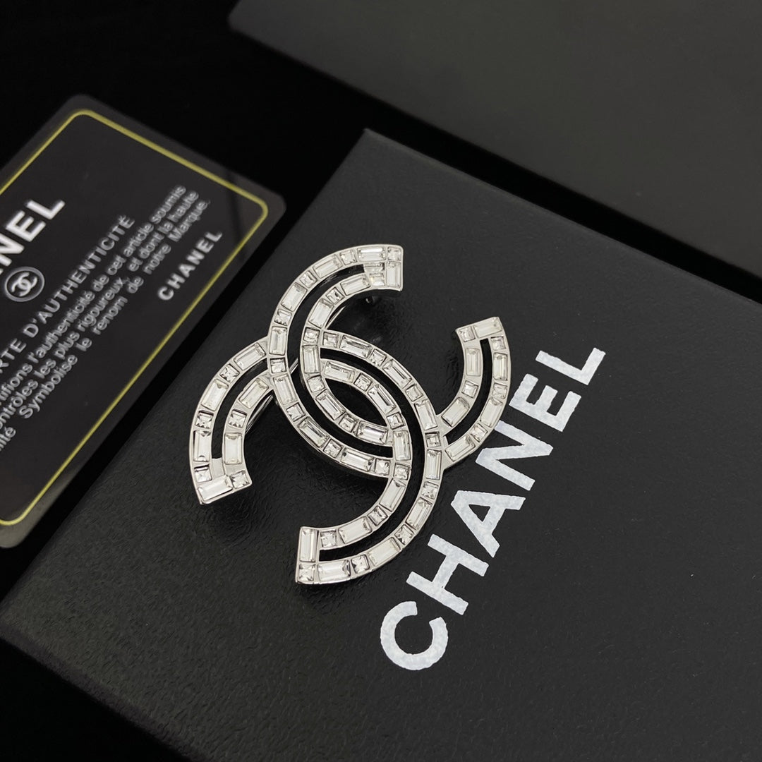Sparkling Crystal Diamond Brooch mysite