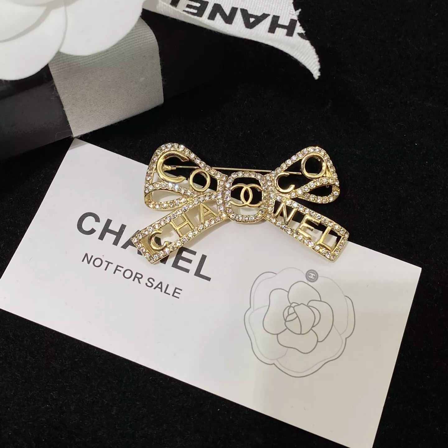 Special Openwork Bow Brooch mysite