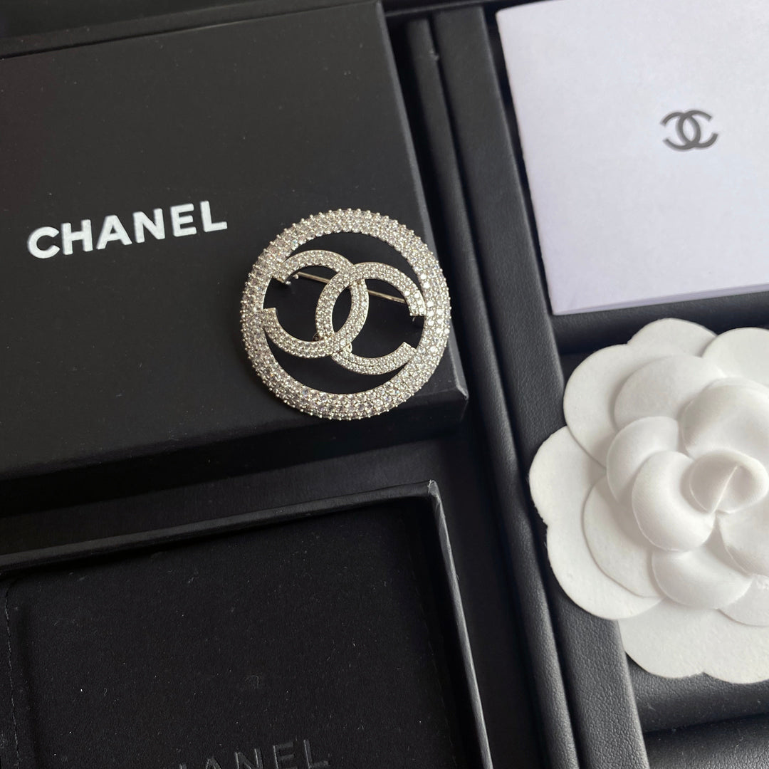 Sparkling Diamond Circle Brooch mysite