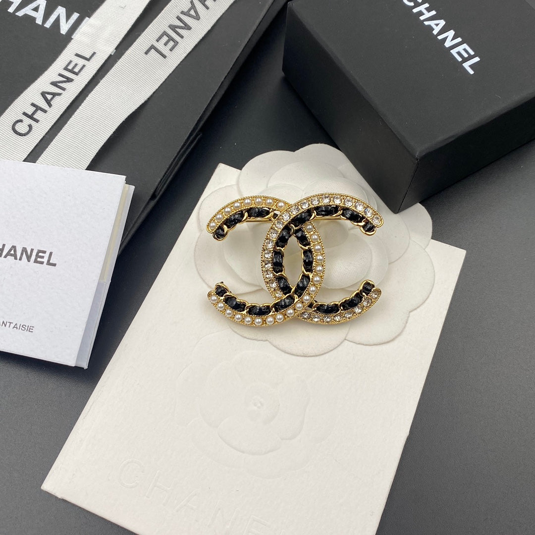 Diamond Pearl Black Gold Brooch mysite