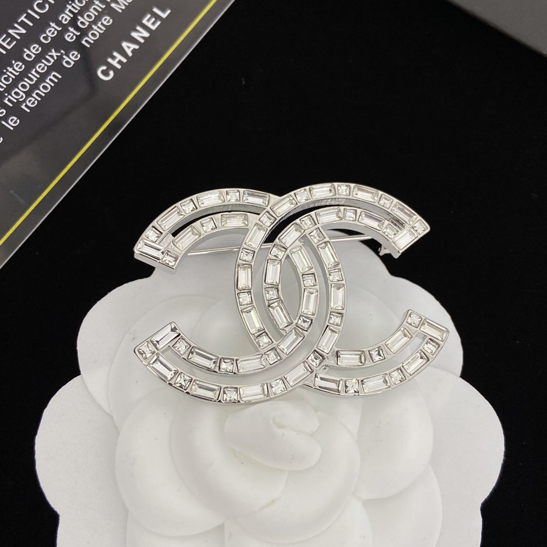 Sparkling Crystal Diamond Brooch mysite