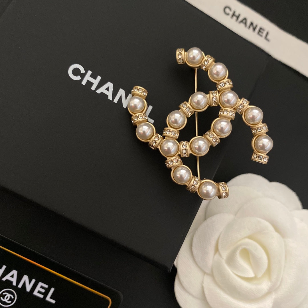 Classic Pearl Fashion Brooch mysite