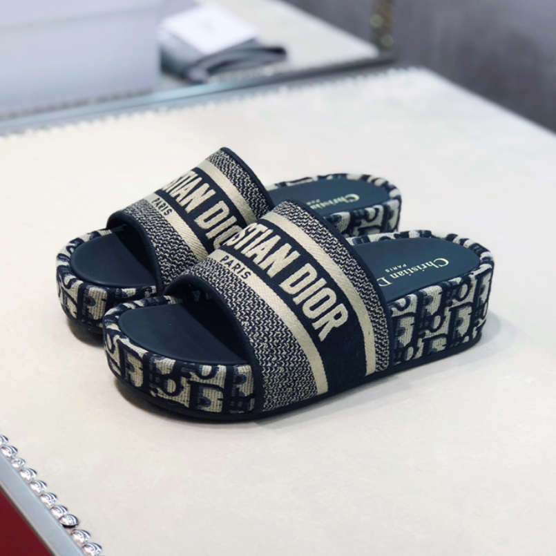 Classic Embroidered Platform Slippers mysite