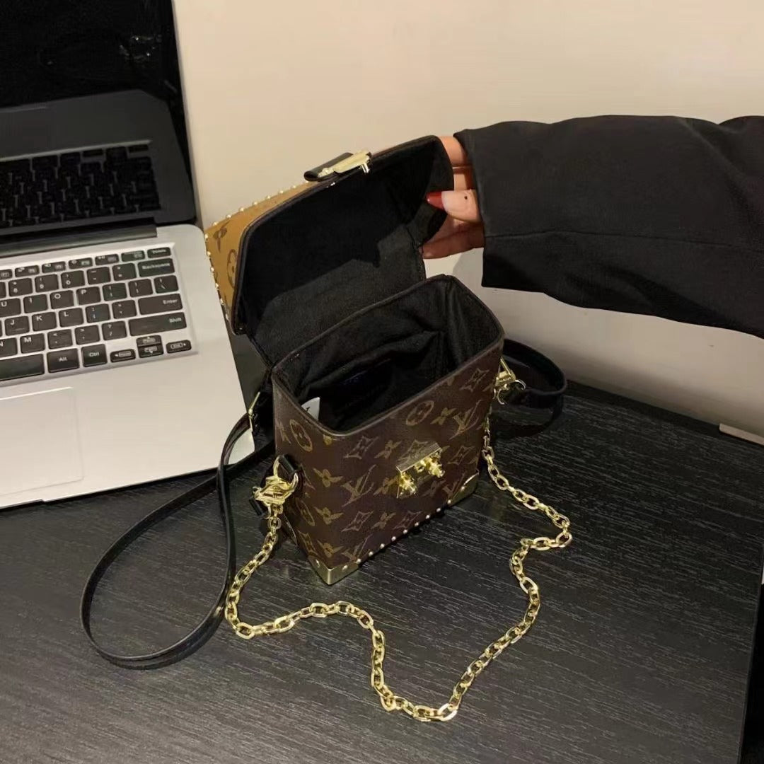 Stylish Metallic Portables Bag mysite
