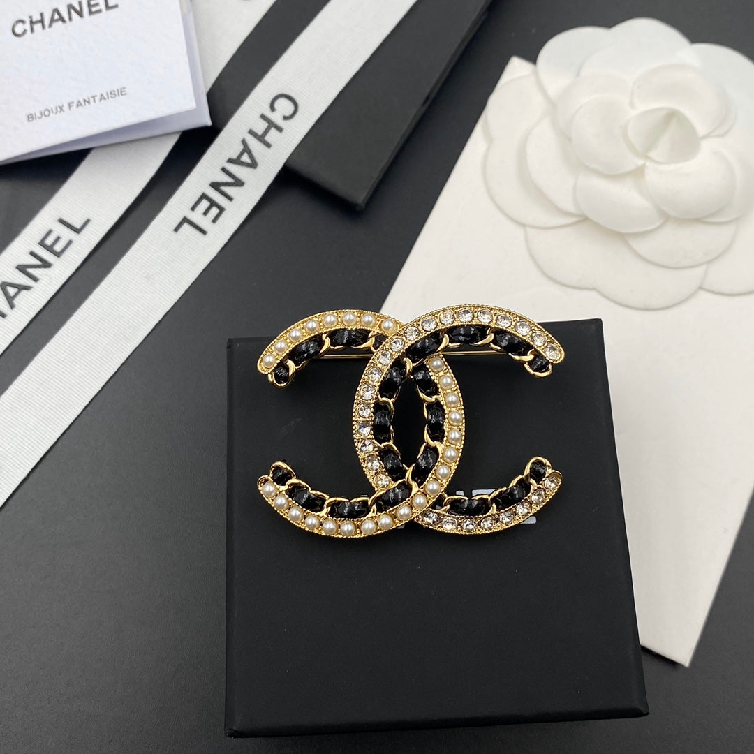 Diamond Pearl Black Gold Brooch mysite
