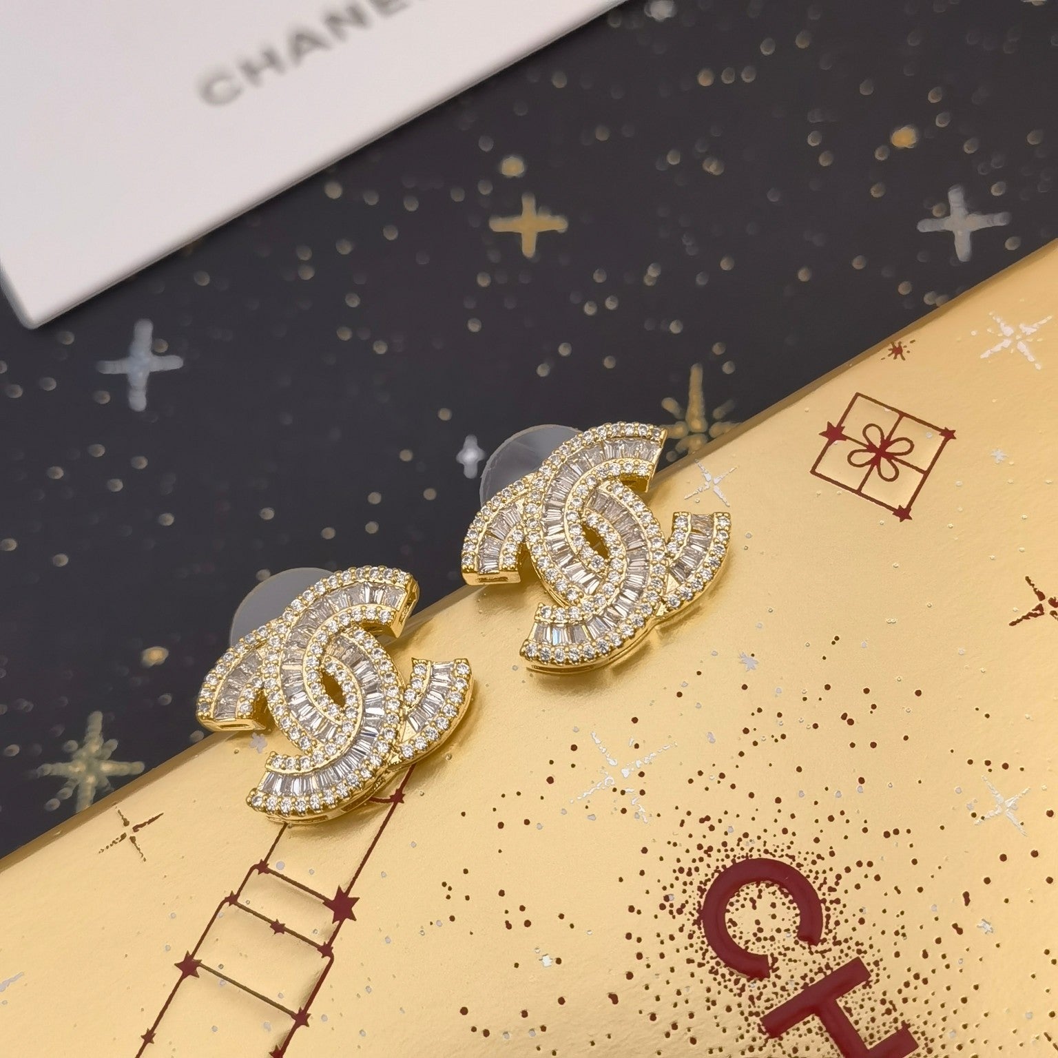 Elegant and classic women's logo earrings mysite