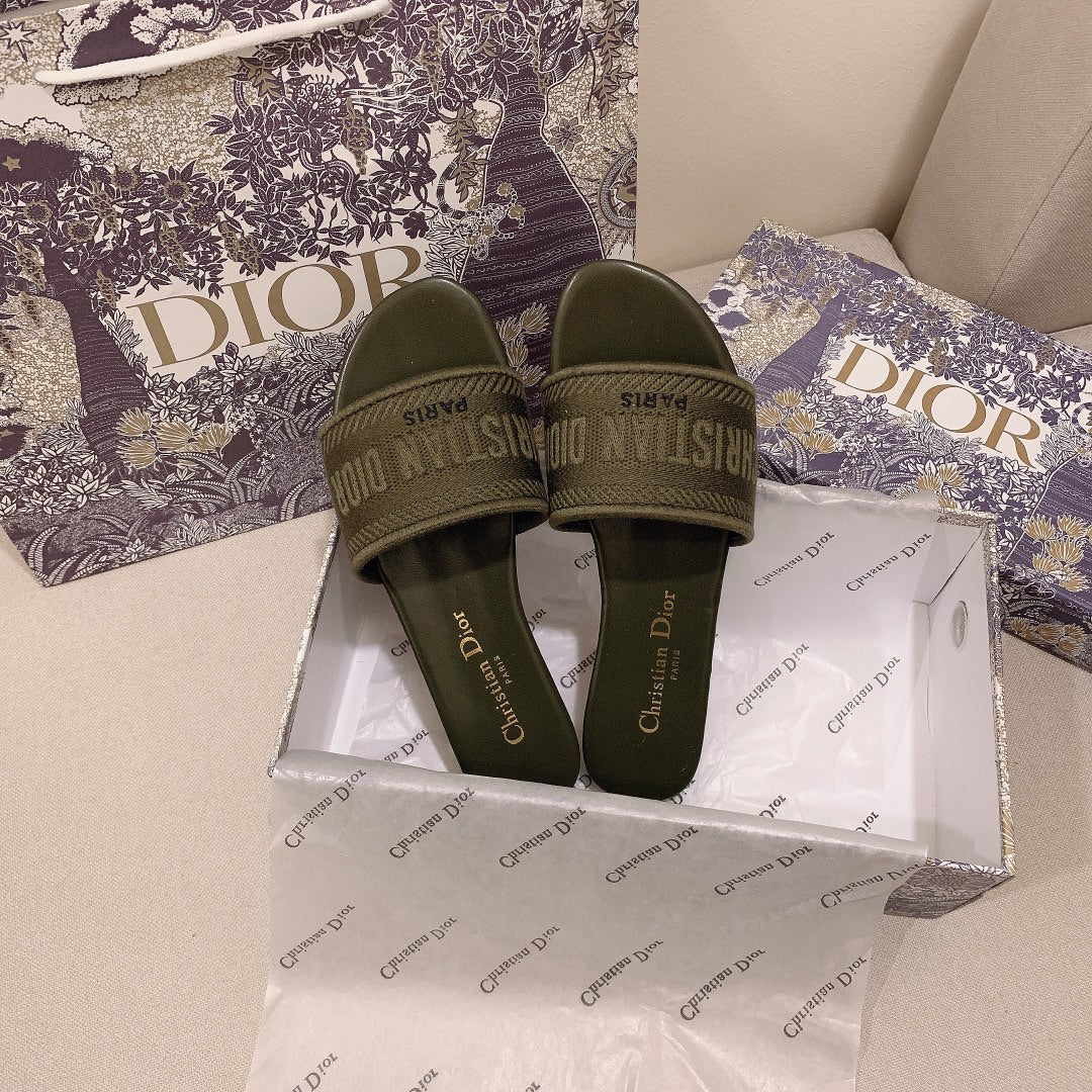 Classic Women's Solid Color Embroidery Slippers mysite