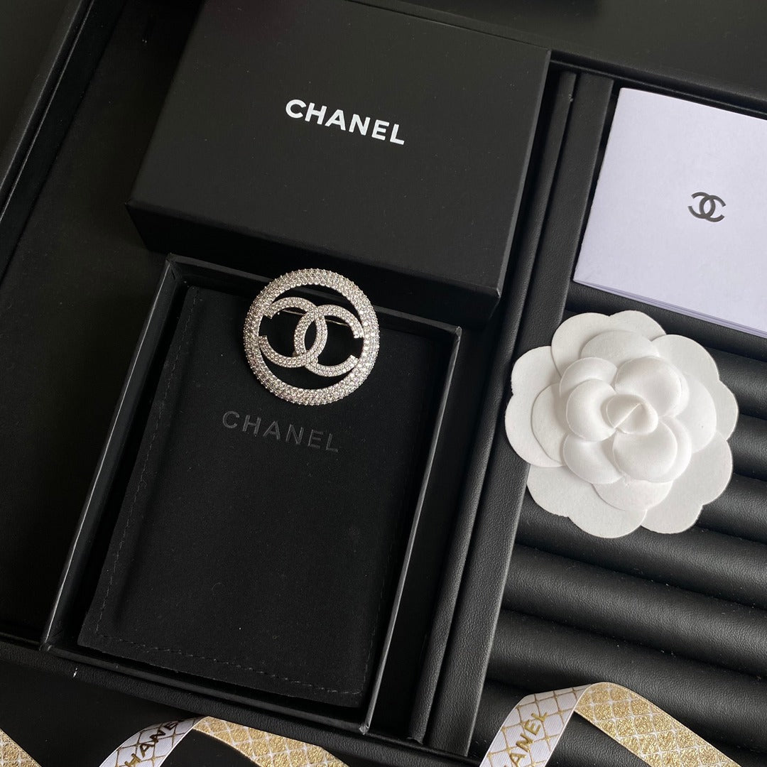 Sparkling Diamond Circle Brooch mysite